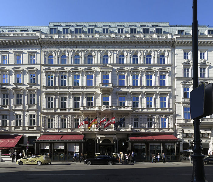 File:Cafe Sacher Wien.jpg