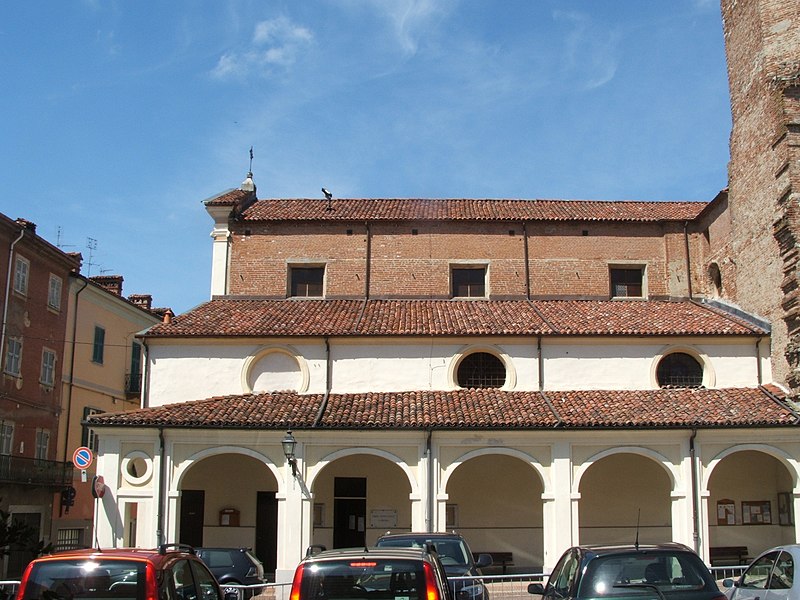 File:Capriata d'Orba-portico.JPG