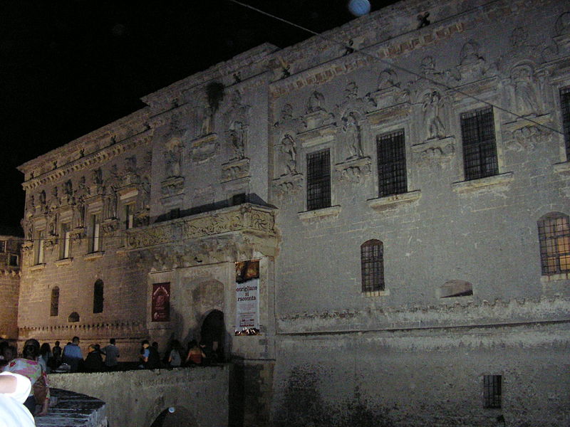 File:Castello dei monti1.jpg