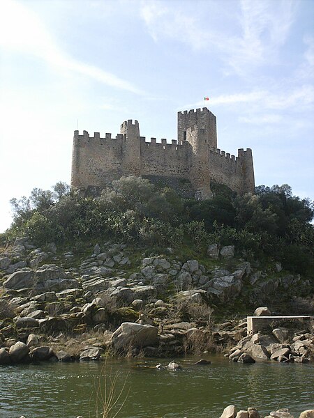 File:Castelo de Almourol na Primavera.JPG