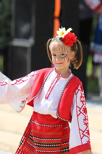 File:Children from Bulgaria perform folk dance.jpg