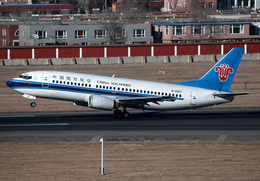 China Southern Airlines Boeing 737-300 B-2911 DLC février 2012.png