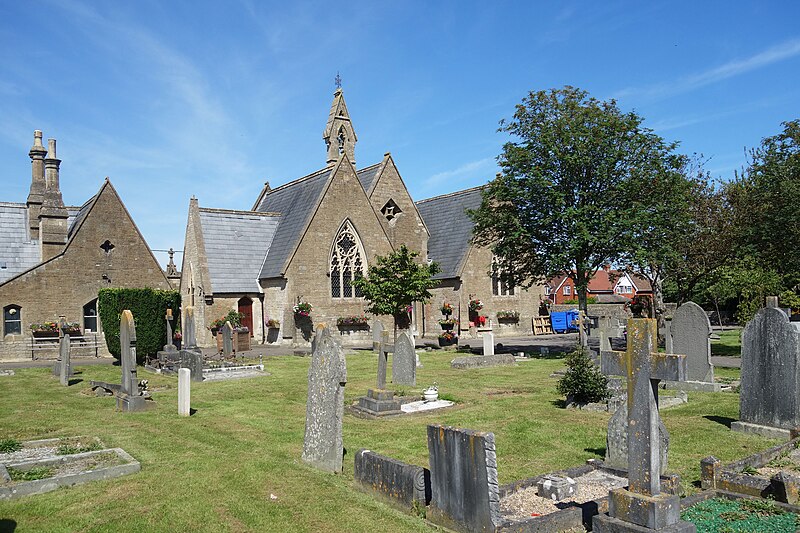 File:Chippenham Cemetery - geograph.org.uk - 6207142.jpg