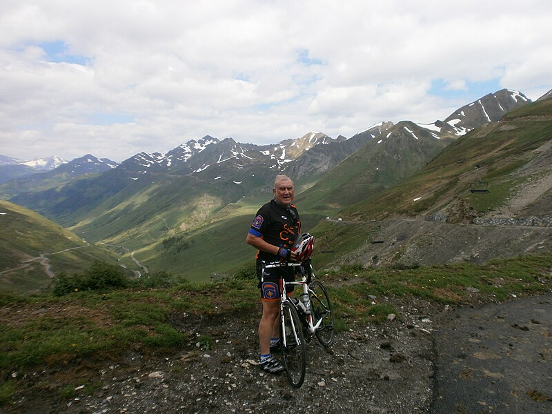 File:Cicloturismo-Col del Tourmalet-Francia-2014-09.JPG