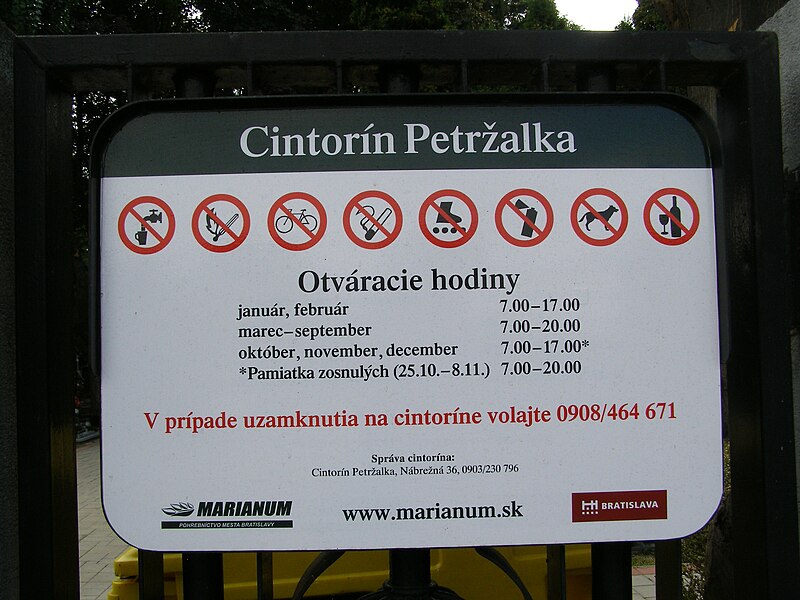 File:Cintorín Petržalka otváracie hodiny.jpg