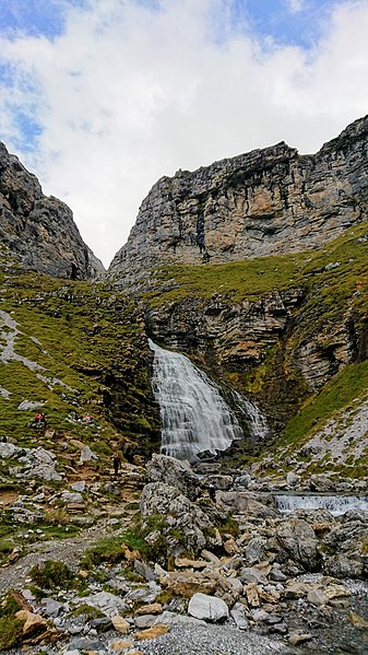 File:Cirque of Soaso waterfall, Ordesa y Monte Perdido National Park, Spain.jpg