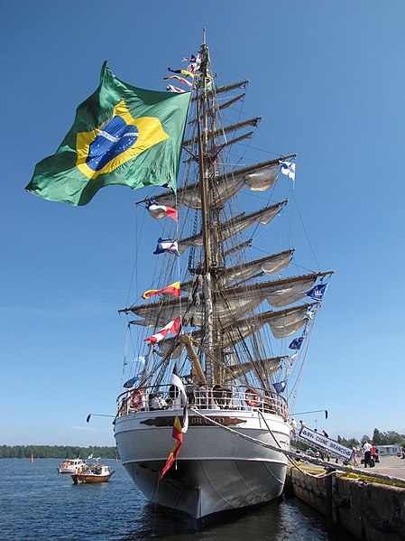 File:Cisne Branco in Kotka.jpg