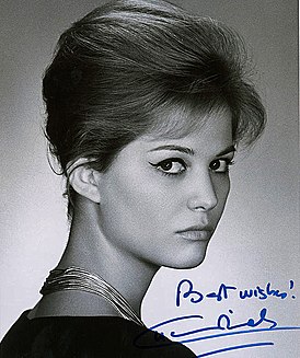 Claudia Cardinale-firmato.jpg