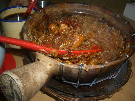Claypot chicken rice with added dark soya sauce