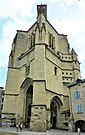 Monumentaler Stelzenturm der Stiftskirche Notre-Dame in Villefranche-de-Rouergue, Frankreich