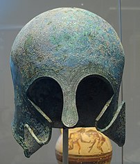 Casque corinthien. Bronze. Grèce, VIIe et VIe siècle av. J.-C. (définition réelle 1 127 × 1 317)
