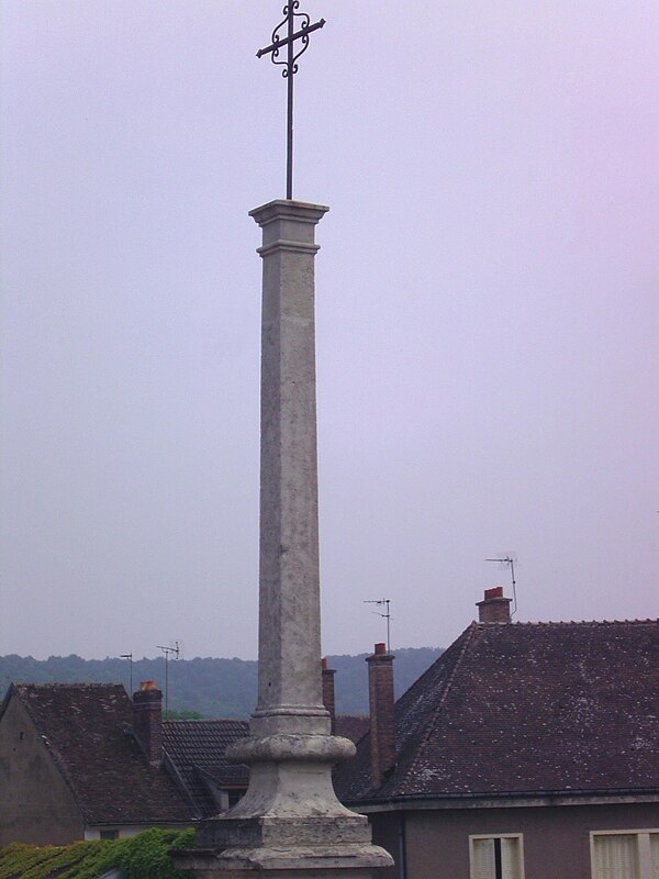 Croix de pierre de Villeneuve-sur-Yonne