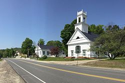 Stadtzentrum von Croydon: Rathaus links, First Congregational Church rechts