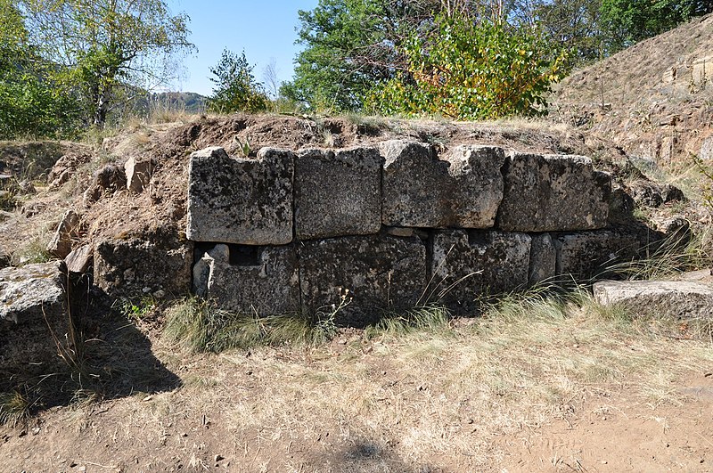 File:Dacian Fortress of Capalna 049.jpg