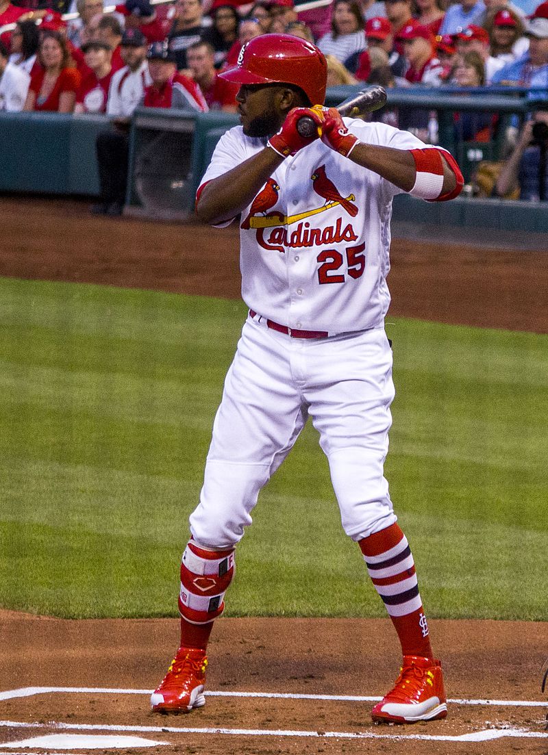 Former Cubs outfielder Dexter Fowler throws first pitch from center field  in return