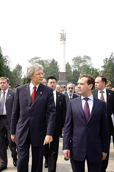 File:Dmitry Medvedev in China 26 September 2010-14.jpeg