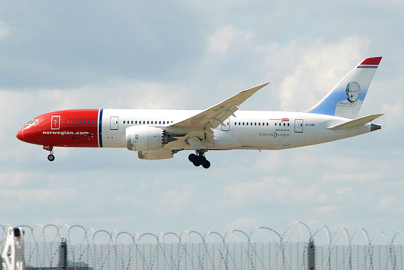 File:EI-LNB@LGW 05JUN14 (15104128313).jpg