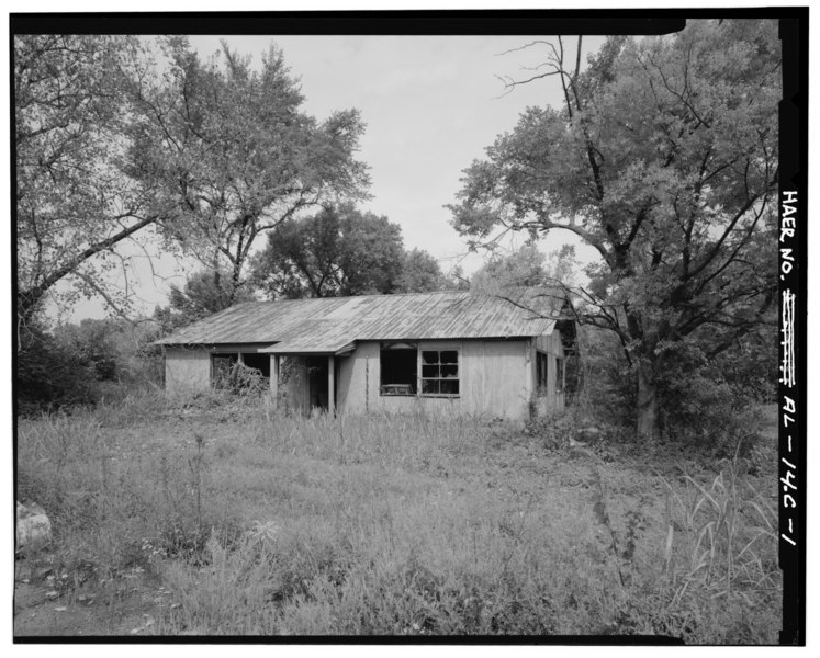 File:EXTERIOR VIEW. - Thomas By-Product Coke Works, Foreman' Office, 1200 Tenth Street West, Thomas, Jefferson County, AL HAER ALA,37-THOS,6C-1.tif