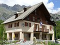 Mairie à agence postale et épicerie de montagne.