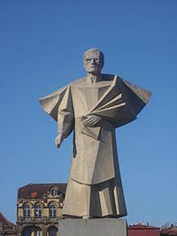 Estátua de António Ferreira Gomes.jpg