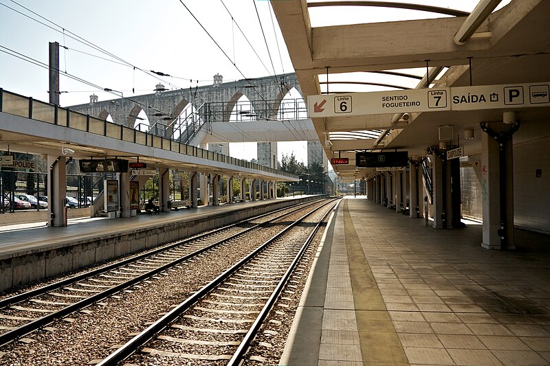 File:Estação de Campolide–A em 2012.02.24.jpg