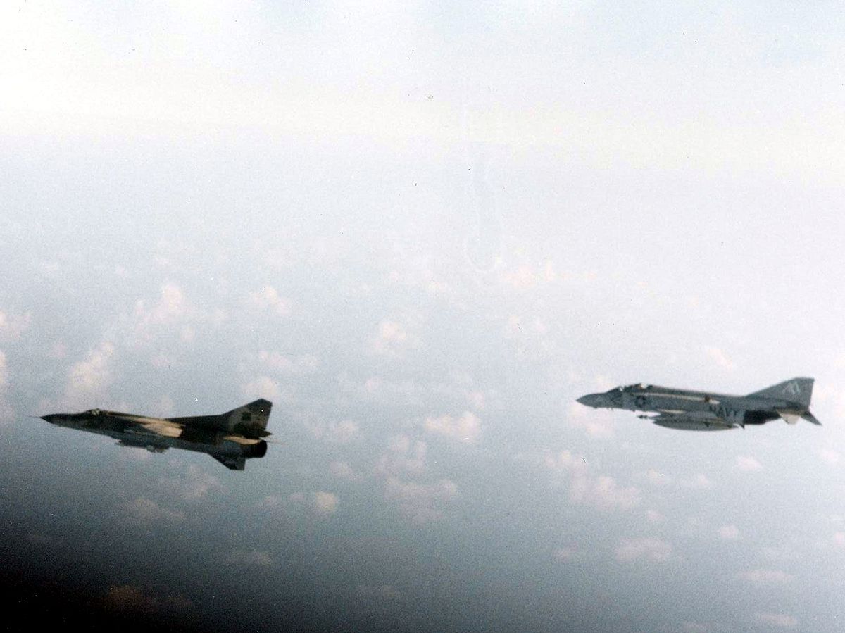 Fichier F 4j Of Vf 74 With Libyan Mig 23 Over Gulf Of Sidra 1981 Jpg Wikipedia