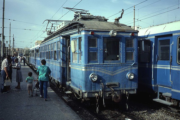 Старый пригородный электропоезд в Валенсии, 1987 год