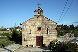 Fachada da Igrexa de San Antón, Vilariño.jpg