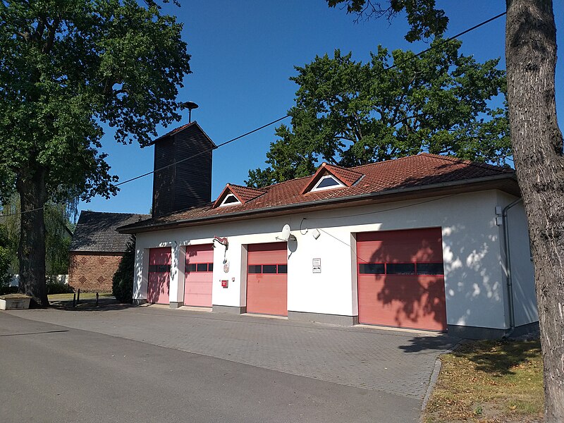 File:Feuerwehrhaus Neuendorf (bei Lübben).jpg