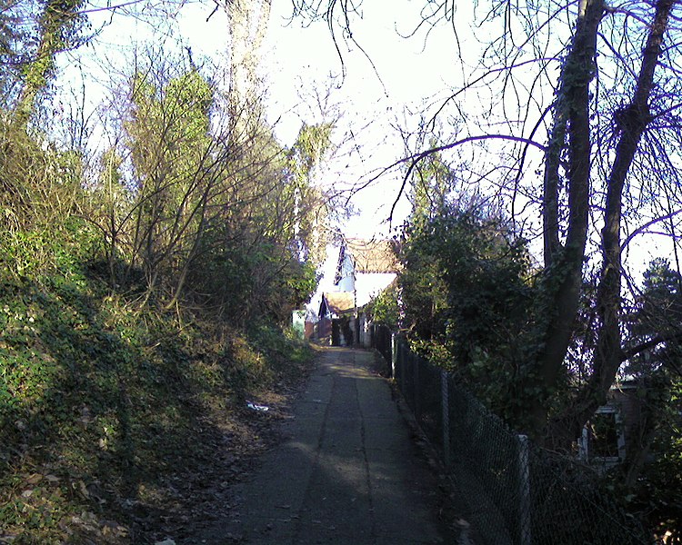 File:Footpath linking The Dingle and Greenfield Road, Colwyn Bay - geograph.org.uk - 1757353.jpg