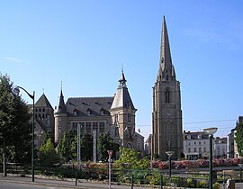 Das Rathaus und der Turm der Abtei