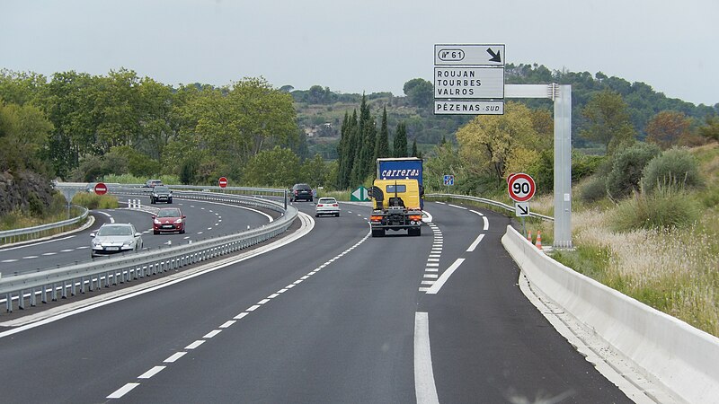 Fichier:France - 34 - Pézenas - Sortie 61 sur l'autoroute A75.JPG