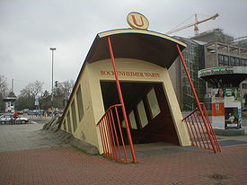 Entree in de vorm van een oude tramwagon aan de Senckenberganlage