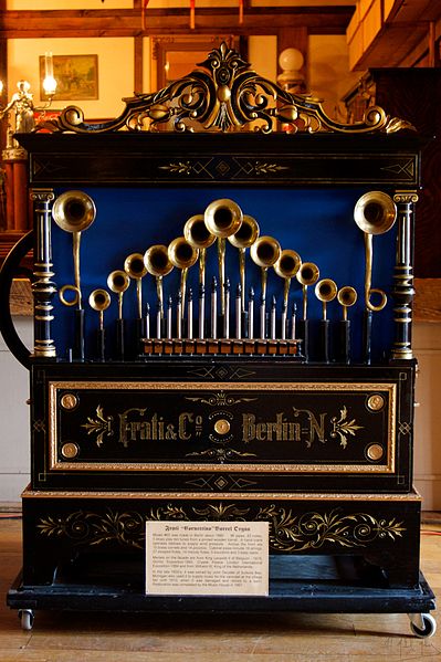 File:Frati "Cornettino" Fair Organ Model 65 (1880) - 96 pipes, 43 notes, 5 stops, play ten tunes from pinned wooden barrel - Music House Museum.jpg