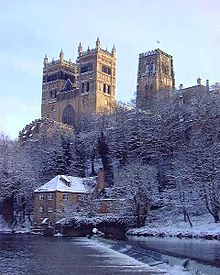 El Río Wear en el invierno donde pasa la Catedral de Durham.