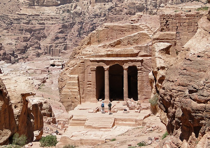 File:Garden Temple, Petra 02.jpg