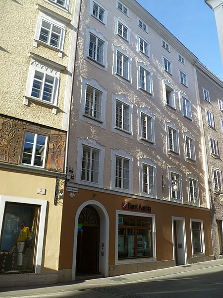 File:Getreidegasse 1.jpg