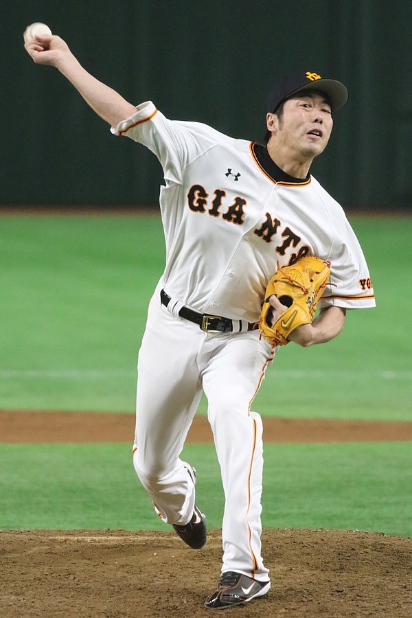 Uehara with the Yomiuri Giants in 2018