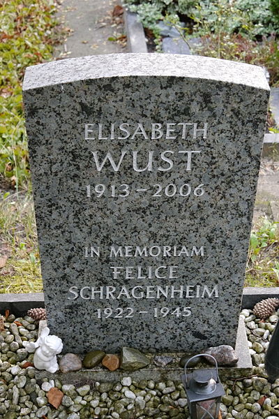 Gravestone of Elisabeth "Lilly" Wust, Dorfkirche Giesensdorf, Lichterfelde (Berlin), Germany (CC-by-SA 3.0).