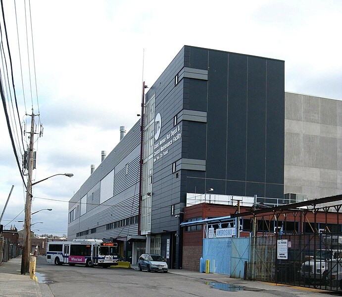 File:Grand Av Bus Depot from 49 Pl jeh.jpg