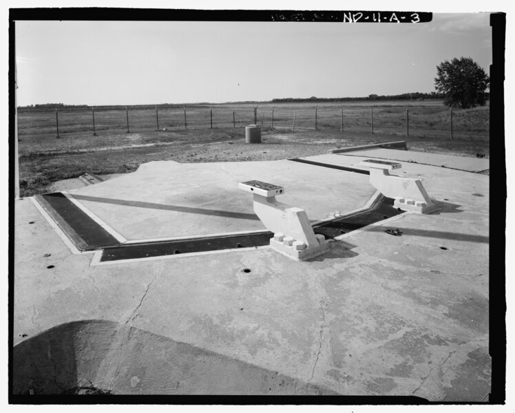 File:Grand Forks Air Force Base, Missile Launch Facility November-33, Launcher, State Highway 200, Cooperstown, Griggs County, ND HAER ND-11-A-3.tif