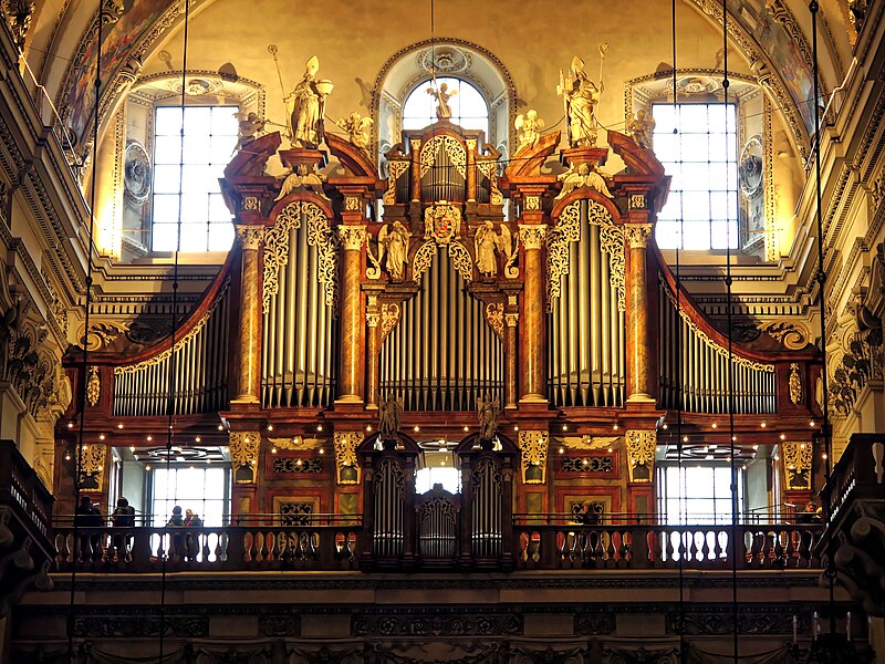 Große Orgel im Salzburger Dom.JPG