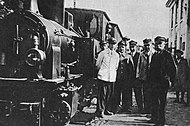 Grupa kolejarzy na stacji kolei wąskotorowej Jabłonna - Karczew, Otwock 1932r.