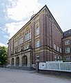 Deutsch: Gymnasium Kaiser-Friedrich-Ufer in Hamburg-Eimsbüttel, Fassade zum Kaiser-Friedrich-Ufer.