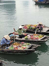 200px Ha Long bay%2C vendors on water