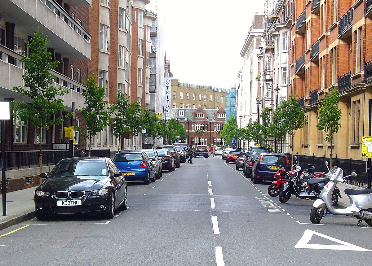 Wiki streets. Вест энд Лондон. Hallam город. High Street London. Hallam Square.