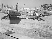 Zwei Hs 129 B-2 der 8./Sch.G 2 (ehemals 5./Sch.G 1) in Tunis im Mai 1943. Im Vordergrund „Rote K“ Werk Nr.0326