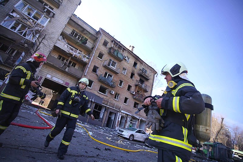 File:House in Kurenivka after fall of rocket fragments (03).jpg