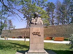 Ilia's bust in Telavi.jpg