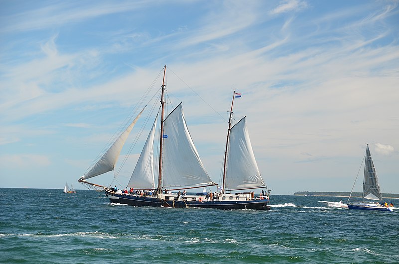 File:Impressionen von der 22. Hansesail 2012 (7764491154).jpg